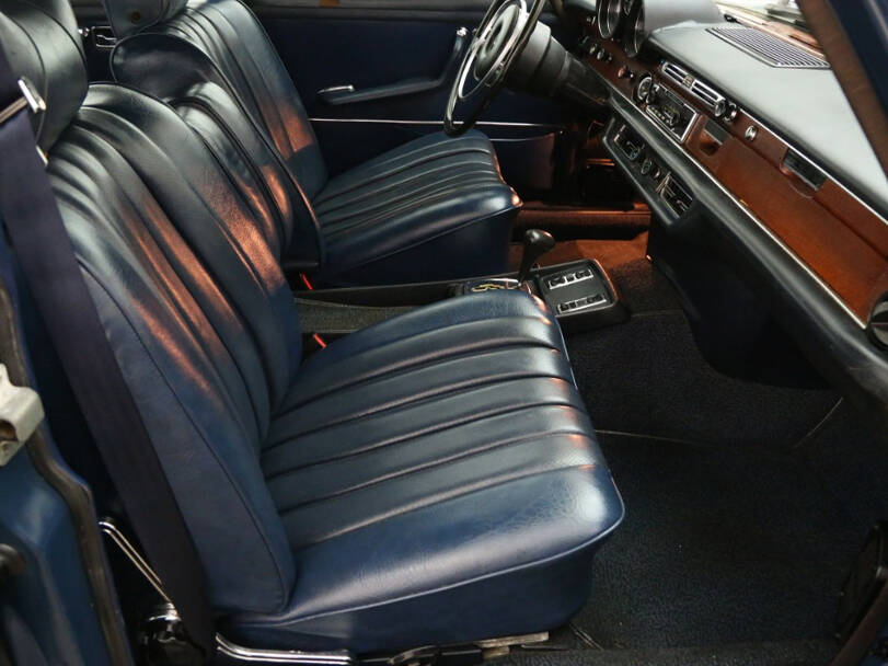 Mercedes Benz 280 Interior 