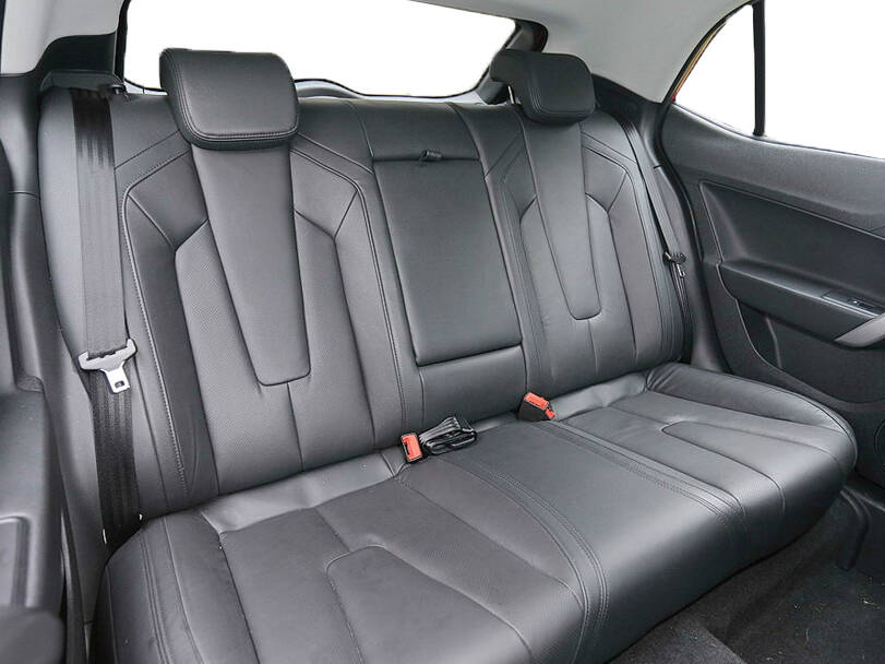 إم جي 5 الجيل الأول الداخلية 