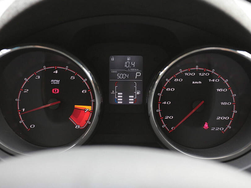 إم جي 5 الجيل الأول الداخلية 