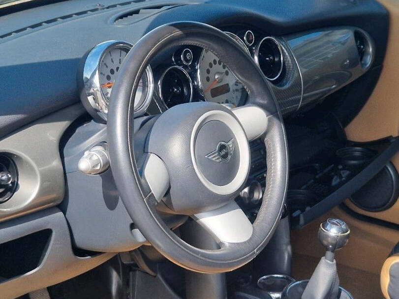 ميني كابريو الداخلية 