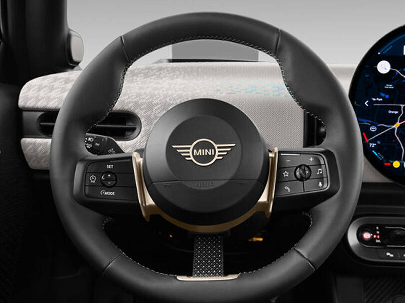 ميني كابريو 2025 الداخلية 