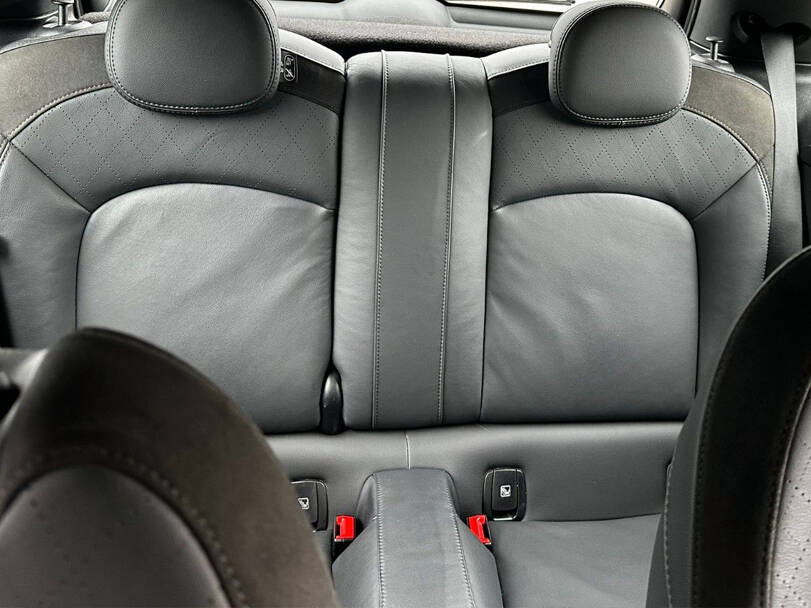 ميني SE إي في الداخلية 