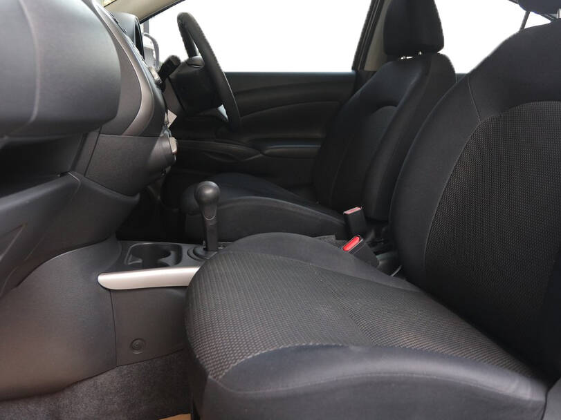 Nissan Almera Interior 