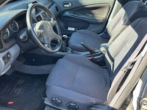 نيسان ألميرا تينو الداخلية 