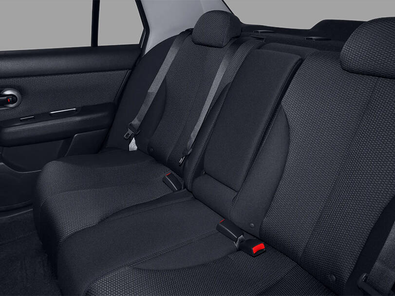 نيسان فيرسا الداخلية 