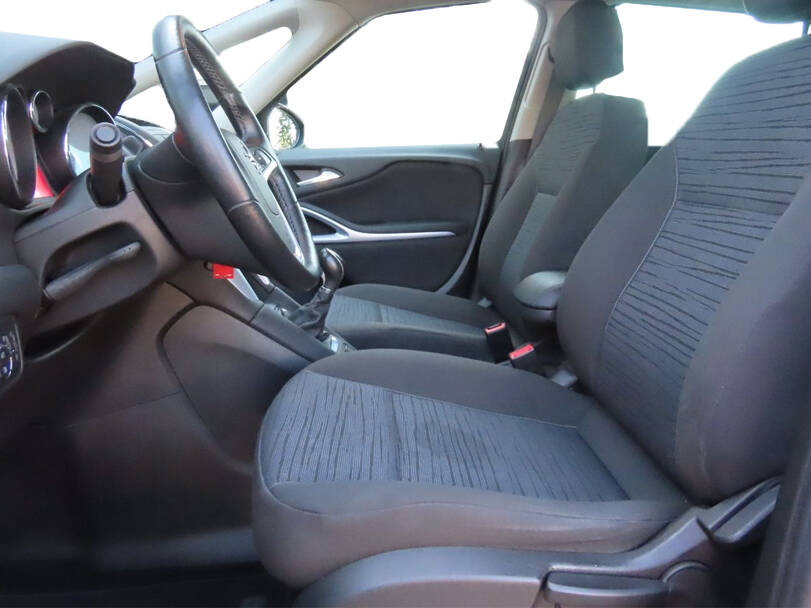 أوبل زافيرا الجيل الثالث (A11) الداخلية 