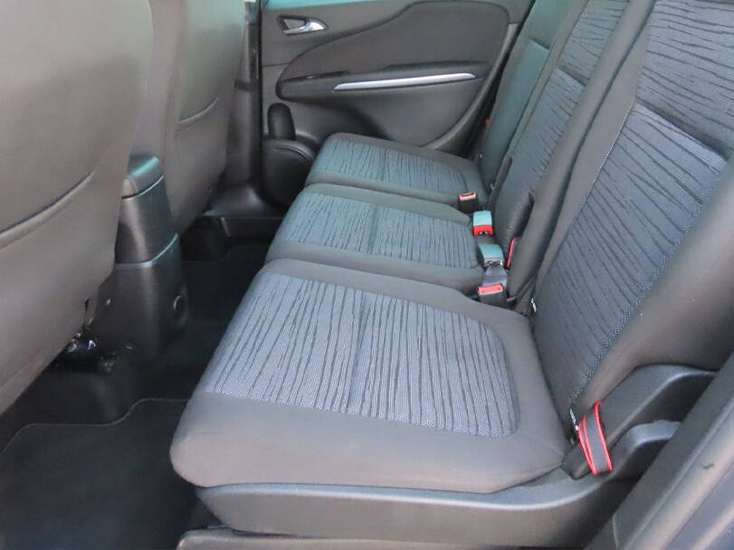 أوبل زافيرا الجيل الثالث (A11) الداخلية 