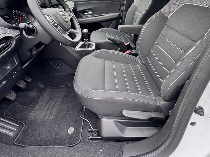 Renault Logan 2025 Interior 