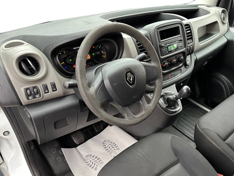 رينو ترافيك 2026 الداخلية 