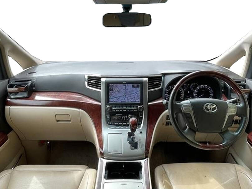 Toyota Alphard Interior 