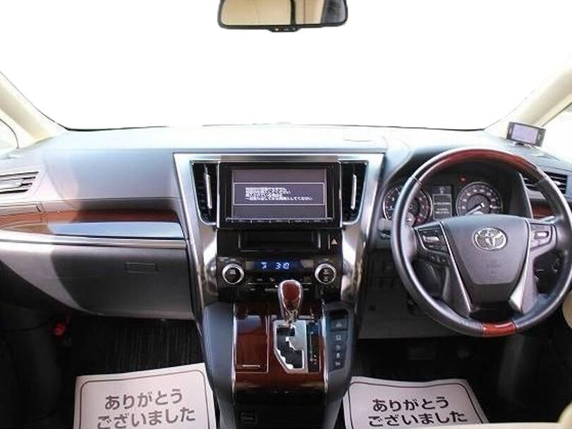 تويوتا ألفارد الجيل الثالث (AH30) الداخلية 