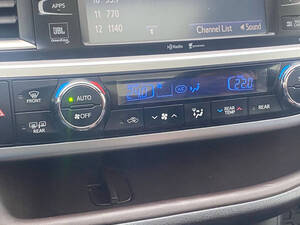 Toyota Kluger Interior 