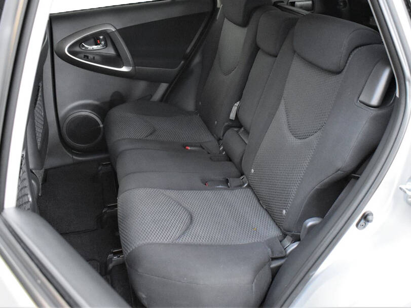 Toyota Vanguard Interior 