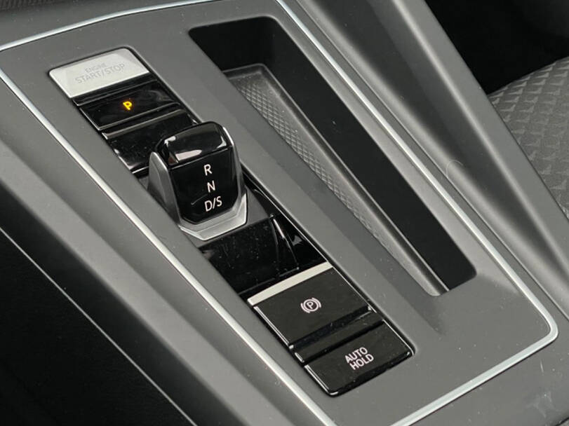  فولكس واجن جولف جي تي آي 2025 الداخلية 