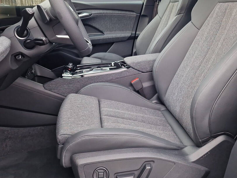 أودي كيو 6 إي-ترون 2025 الداخلية 