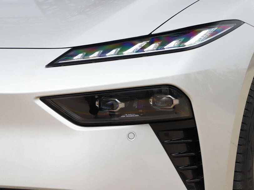 Dongfeng 007 Exterior 