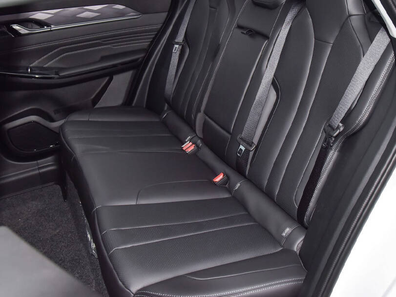 دونغ فِنغ Mage 2026 الداخلية 